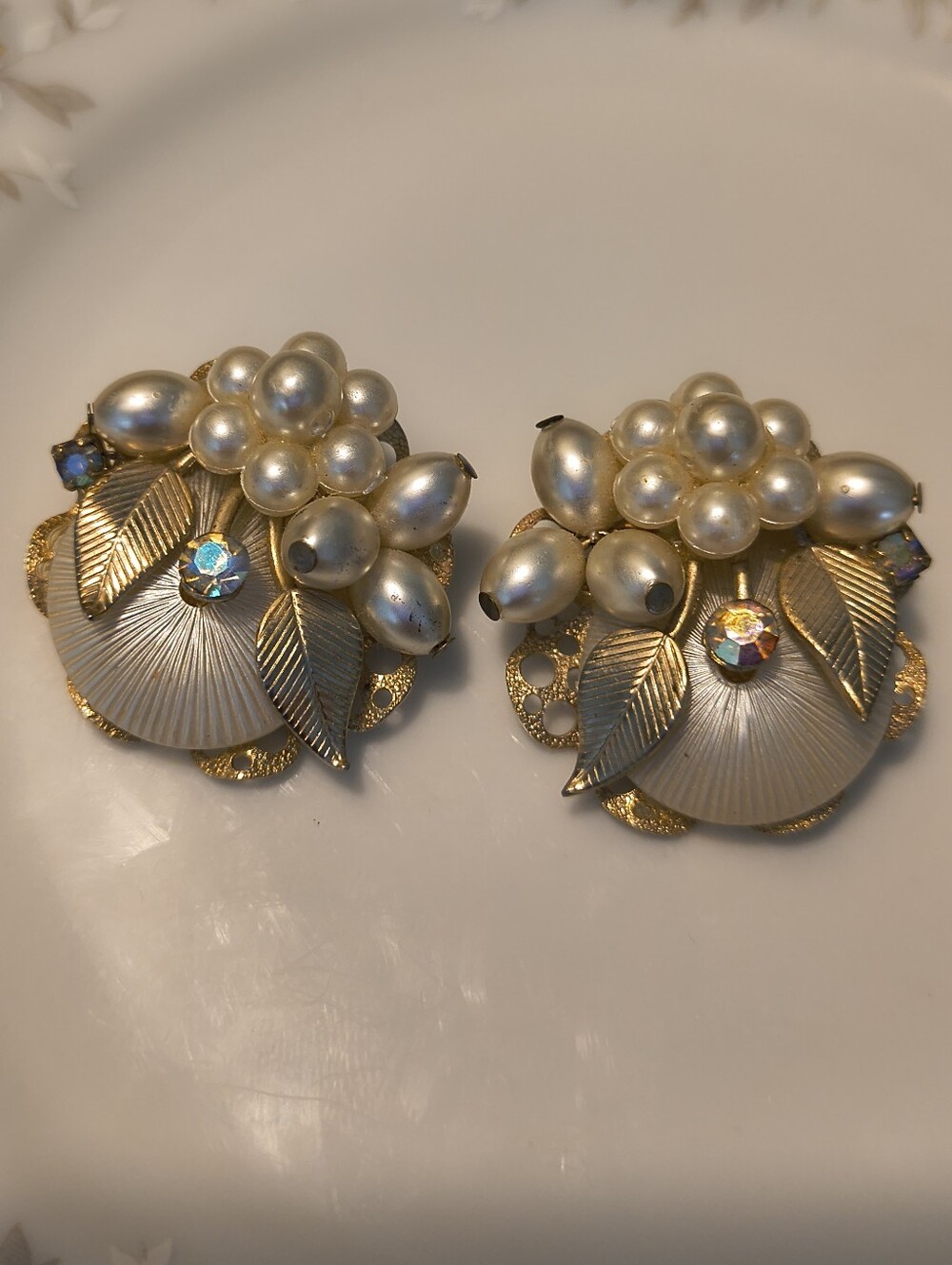Vtg Unsigned Gold Tone Pearl Cluster Clip On Earrings AB Rhinestines